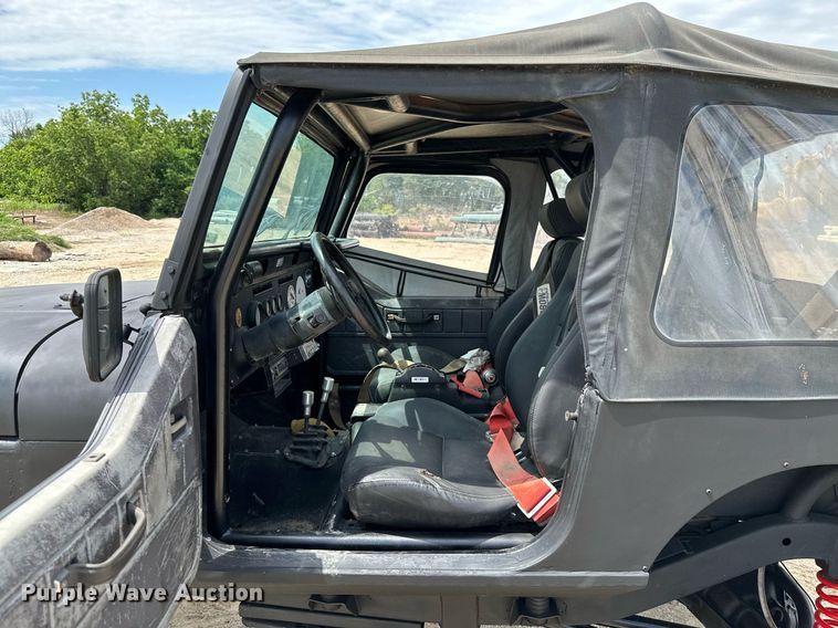 image for item MB9610 1994 Jeep Wrangler  SUV