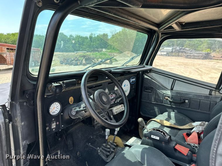 image for item MB9610 1994 Jeep Wrangler  SUV