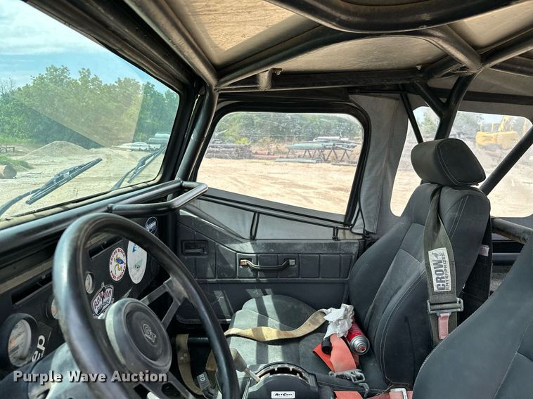 image for item MB9610 1994 Jeep Wrangler  SUV