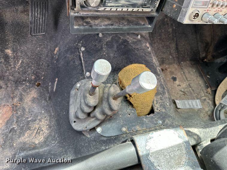 image for item MB9610 1994 Jeep Wrangler  SUV