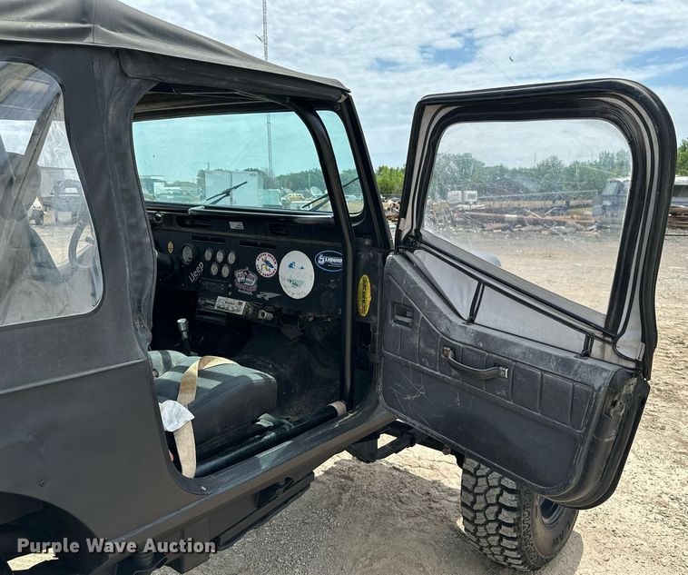 image for item MB9610 1994 Jeep Wrangler  SUV