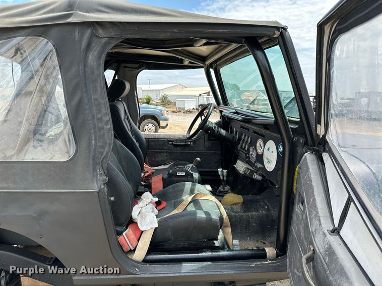 image for item MB9610 1994 Jeep Wrangler  SUV