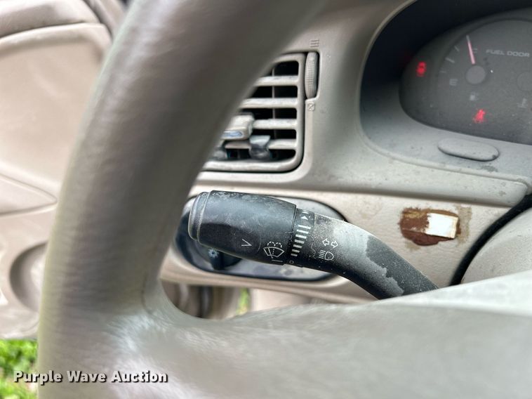 image for item MC9970 2003 Ford Taurus SE