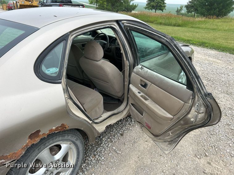 image for item MC9970 2003 Ford Taurus SE