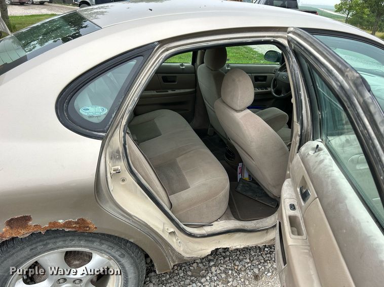 image for item MC9970 2003 Ford Taurus SE