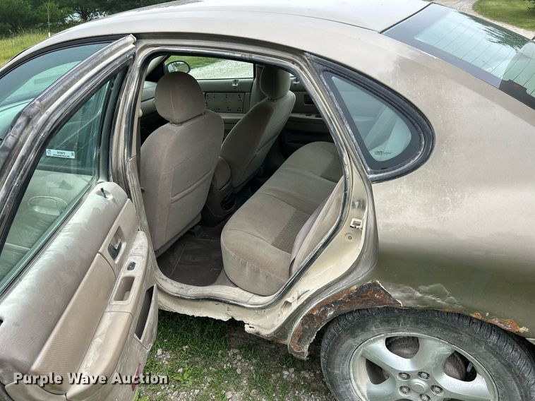 image for item MC9970 2003 Ford Taurus SE