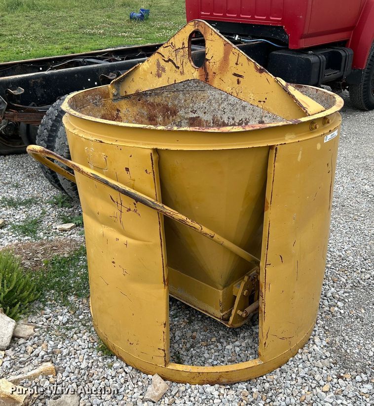 image for item MC9972 Round concrete bucket
