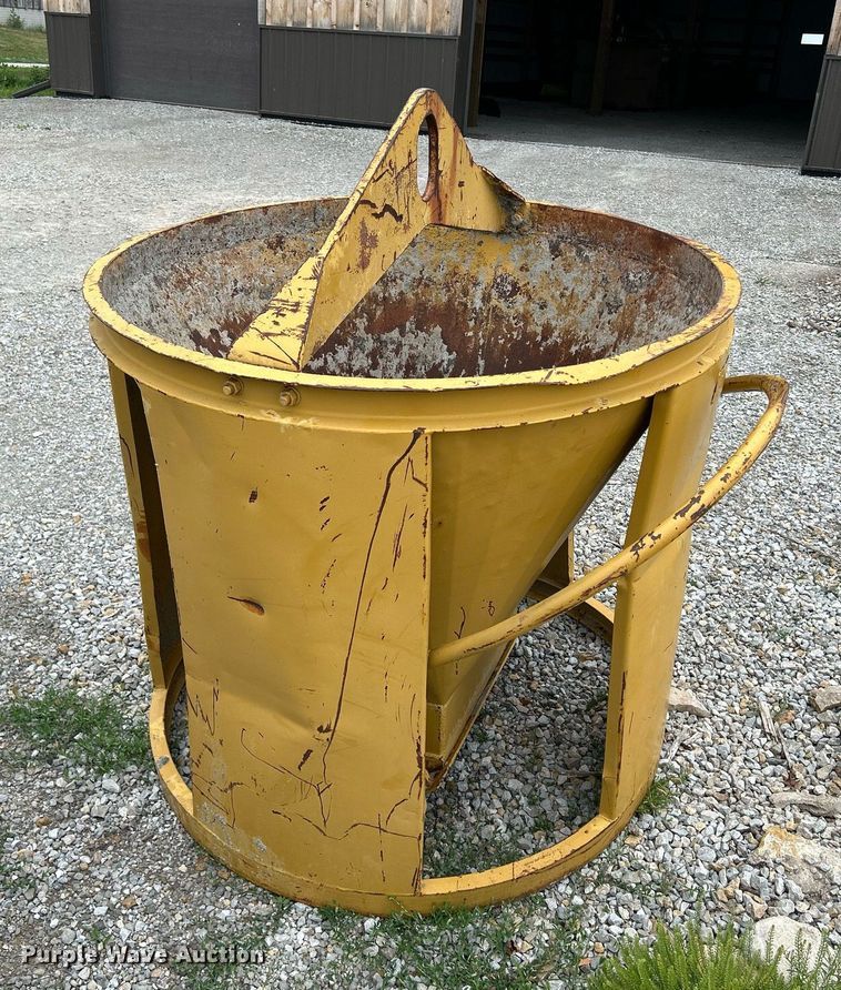 image for item MC9972 Round concrete bucket