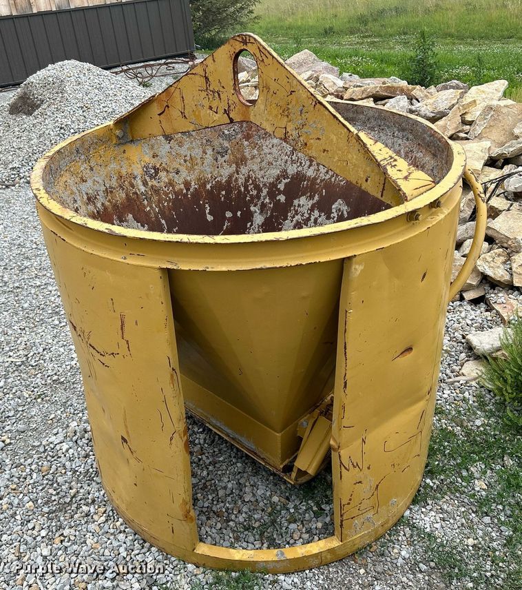 image for item MC9972 Round concrete bucket