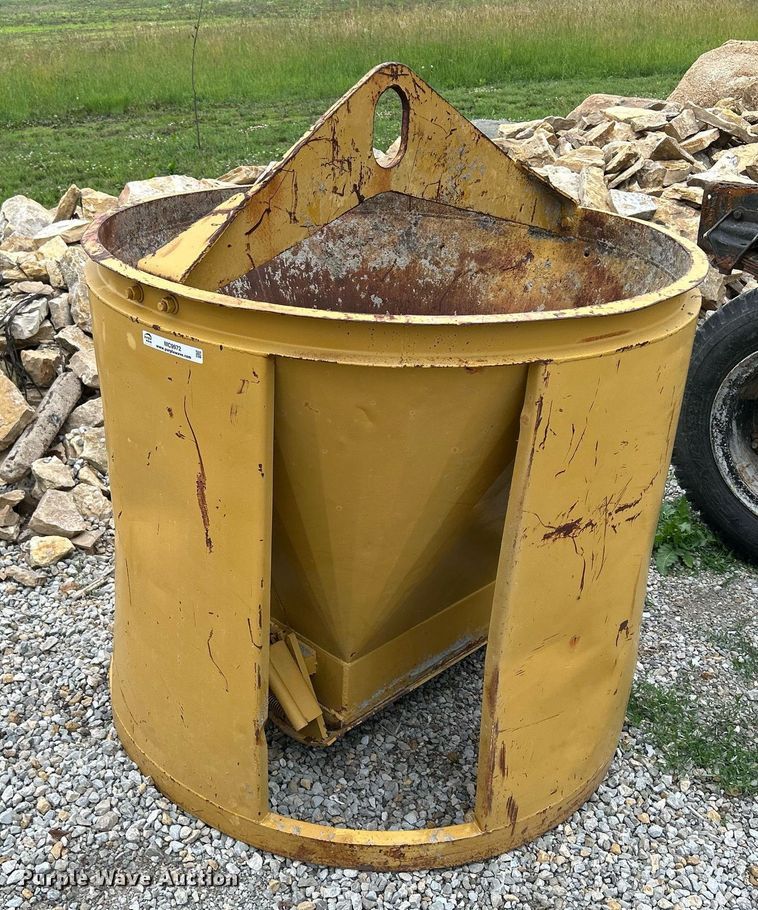 image for item MC9972 Round concrete bucket