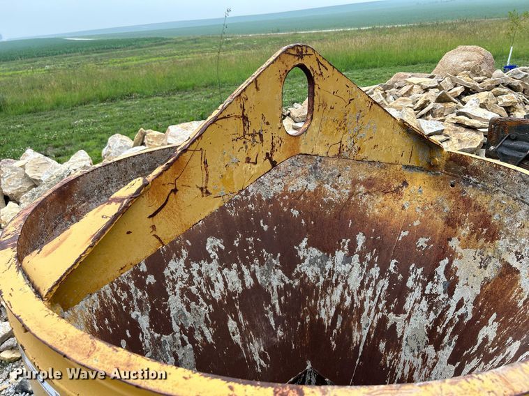 image for item MC9972 Round concrete bucket