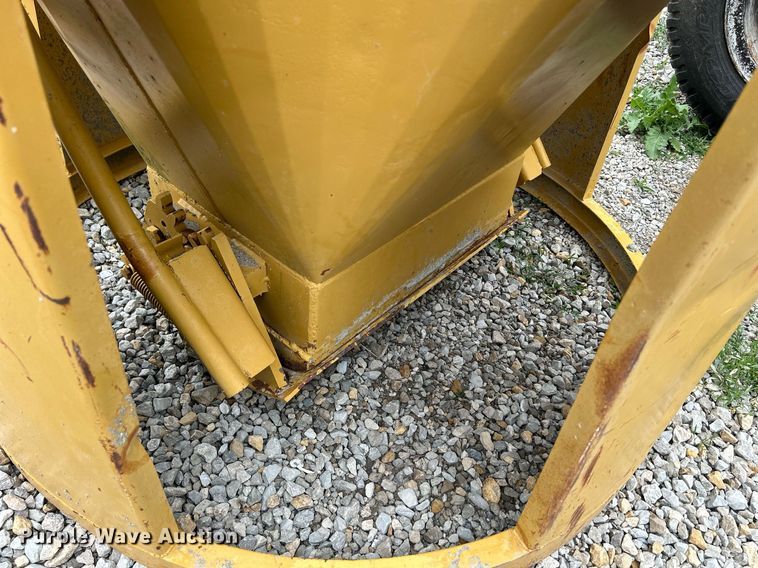 image for item MC9972 Round concrete bucket
