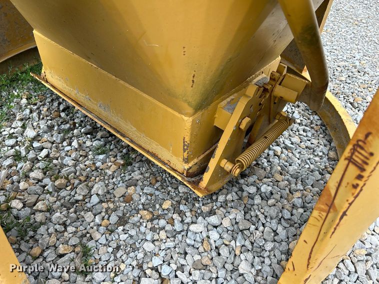 image for item MC9972 Round concrete bucket