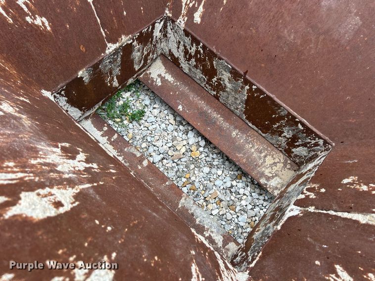 image for item MC9972 Round concrete bucket