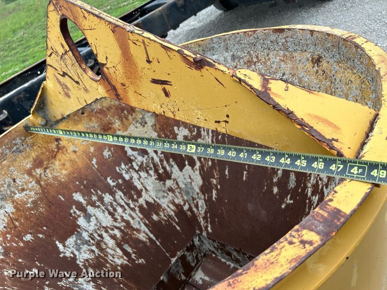 image for item MC9972 Round concrete bucket