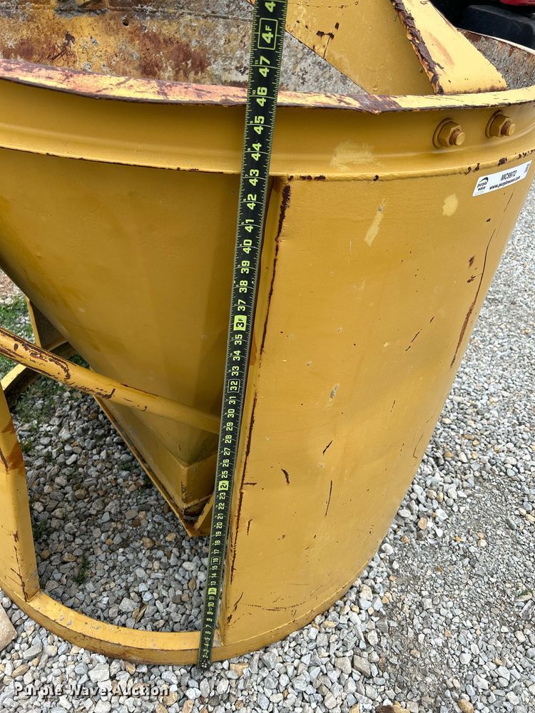 image for item MC9972 Round concrete bucket