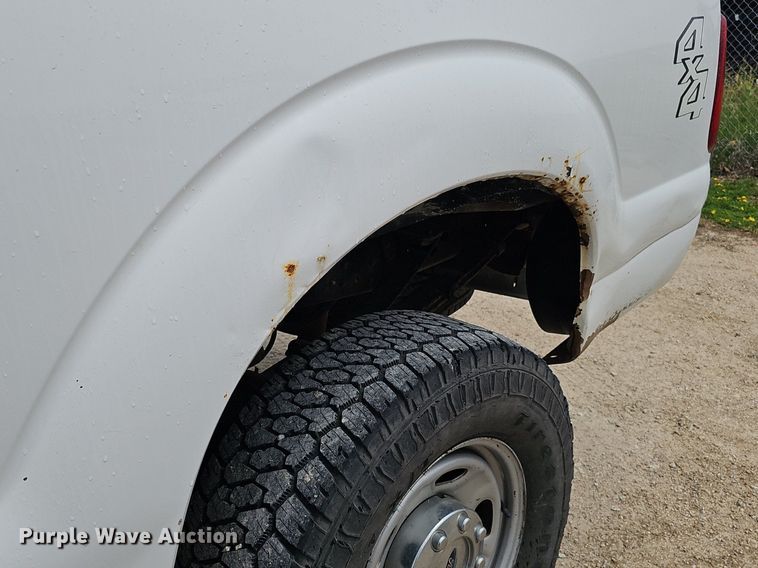 image for item MD9850 2014 Ford F250 Super Duty XL  SuperCab pickup truck