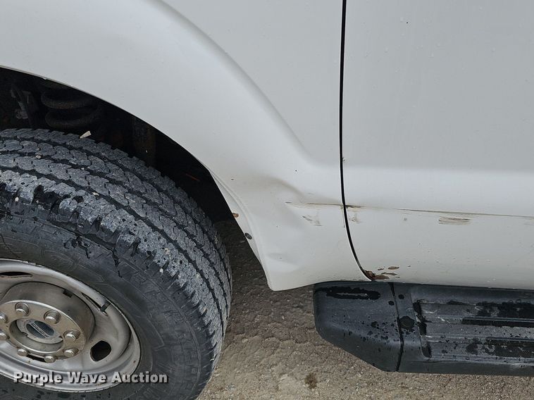 image for item MD9850 2014 Ford F250 Super Duty XL  SuperCab pickup truck