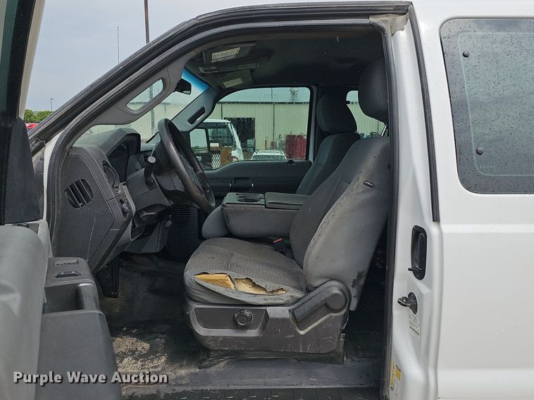 image for item MD9850 2014 Ford F250 Super Duty XL  SuperCab pickup truck