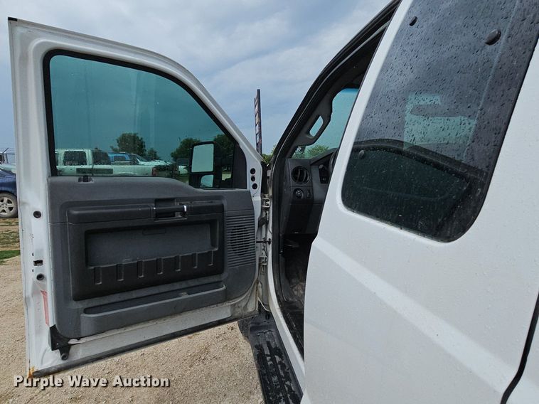 image for item MD9850 2014 Ford F250 Super Duty XL  SuperCab pickup truck