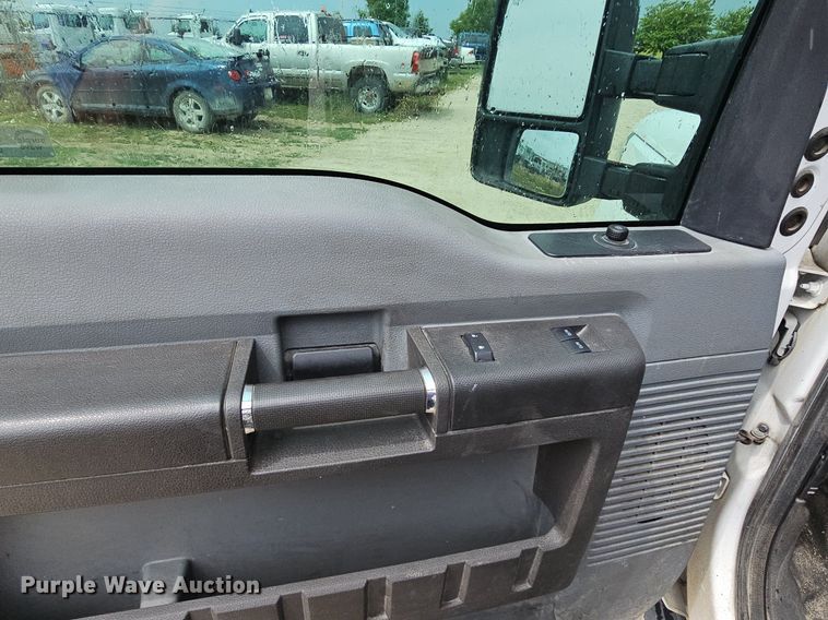 image for item MD9850 2014 Ford F250 Super Duty XL  SuperCab pickup truck