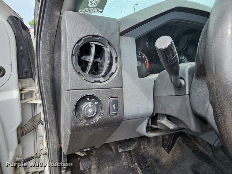 image for item MD9850 2014 Ford F250 Super Duty XL  SuperCab pickup truck