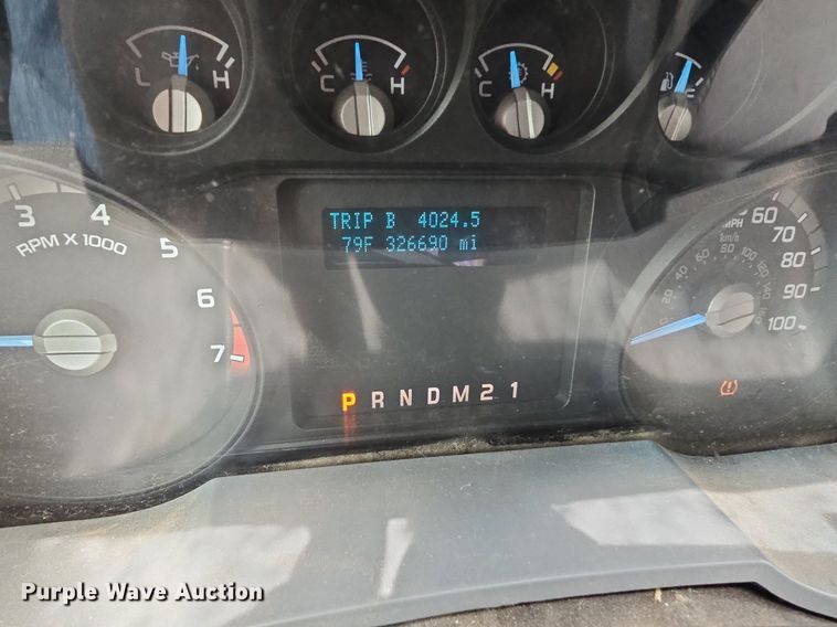 image for item MD9850 2014 Ford F250 Super Duty XL  SuperCab pickup truck