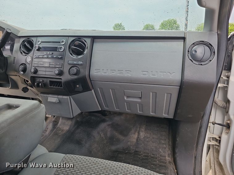 image for item MD9850 2014 Ford F250 Super Duty XL  SuperCab pickup truck