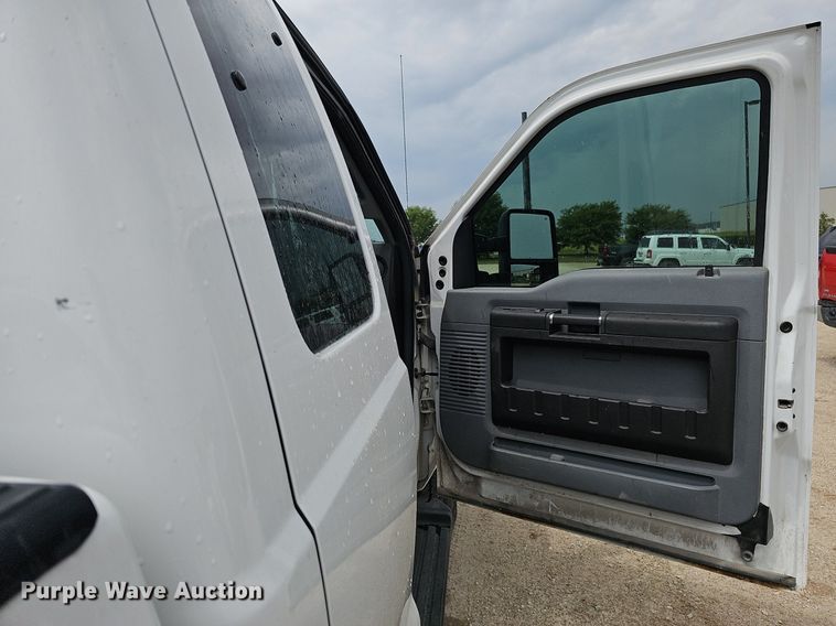 image for item MD9850 2014 Ford F250 Super Duty XL  SuperCab pickup truck