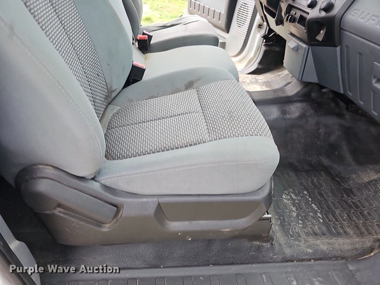 image for item MD9850 2014 Ford F250 Super Duty XL  SuperCab pickup truck