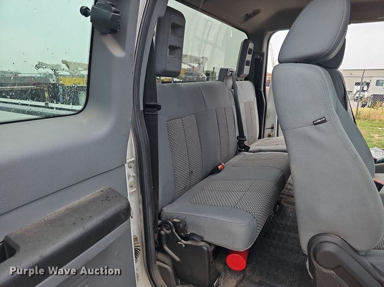 image for item MD9850 2014 Ford F250 Super Duty XL  SuperCab pickup truck