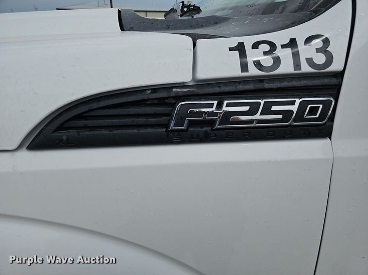 image for item MD9850 2014 Ford F250 Super Duty XL  SuperCab pickup truck