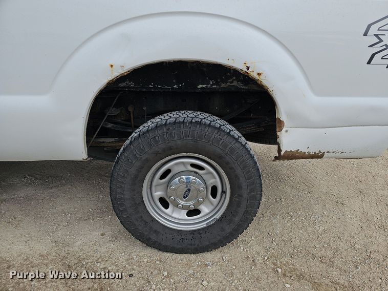 image for item MD9850 2014 Ford F250 Super Duty XL  SuperCab pickup truck