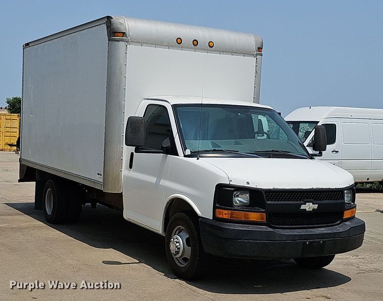 image for item MD9871 2006 Chevrolet Express G3500  box truck