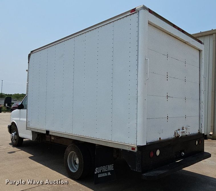 image for item MD9871 2006 Chevrolet Express G3500  box truck