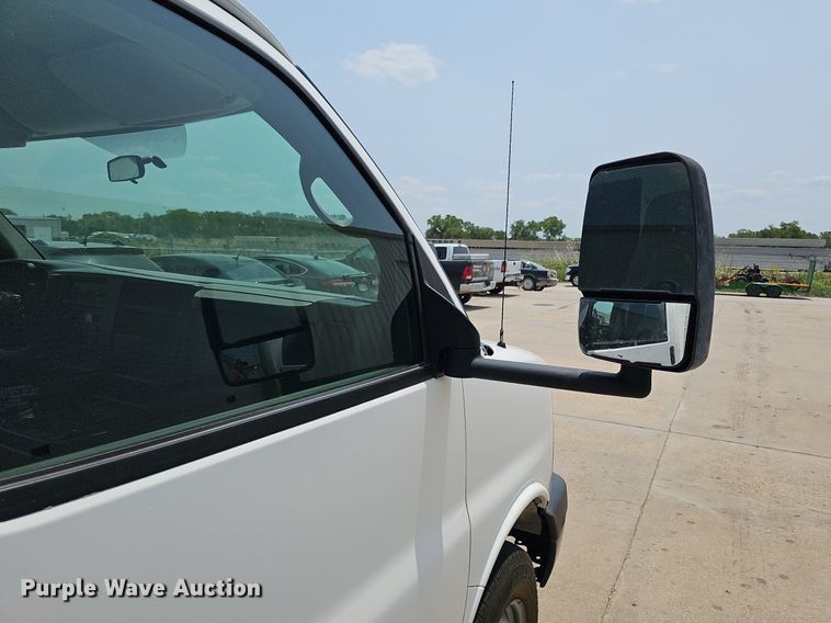 image for item MD9871 2006 Chevrolet Express G3500  box truck