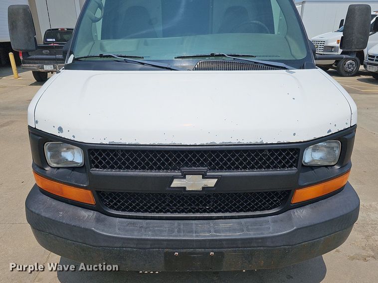 image for item MD9871 2006 Chevrolet Express G3500  box truck