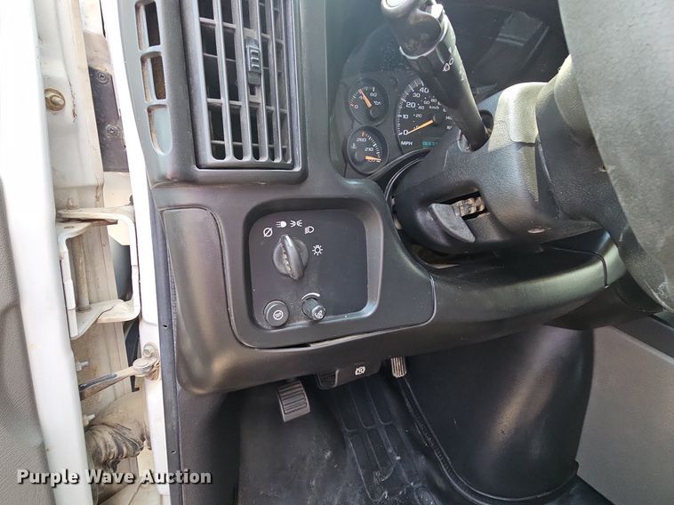 image for item MD9871 2006 Chevrolet Express G3500  box truck