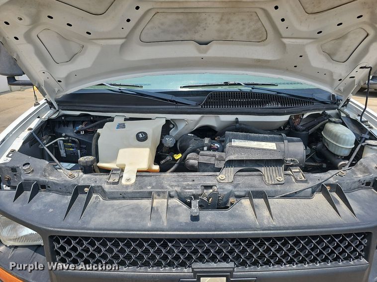 image for item MD9871 2006 Chevrolet Express G3500  box truck