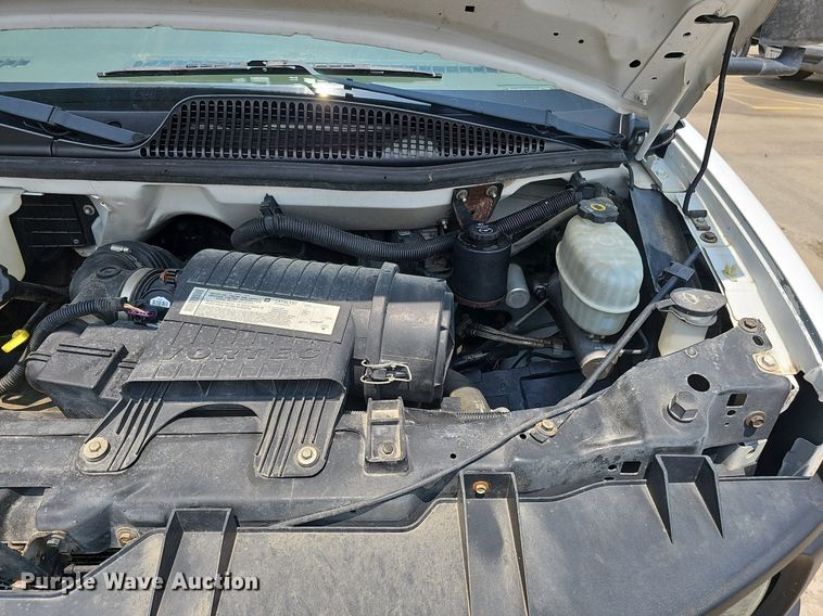 image for item MD9871 2006 Chevrolet Express G3500  box truck