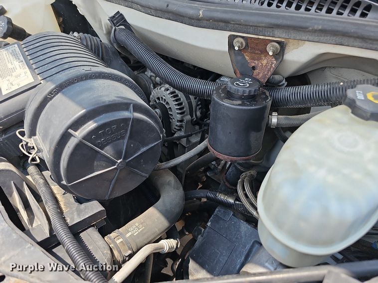 image for item MD9871 2006 Chevrolet Express G3500  box truck