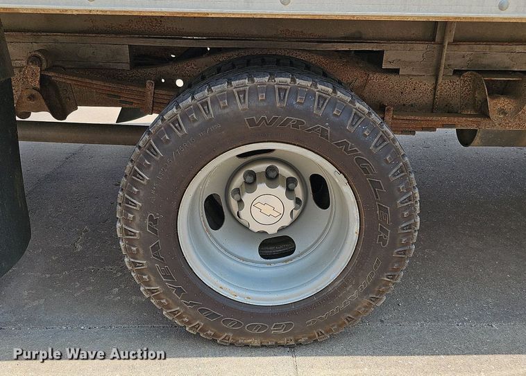 image for item MD9871 2006 Chevrolet Express G3500  box truck