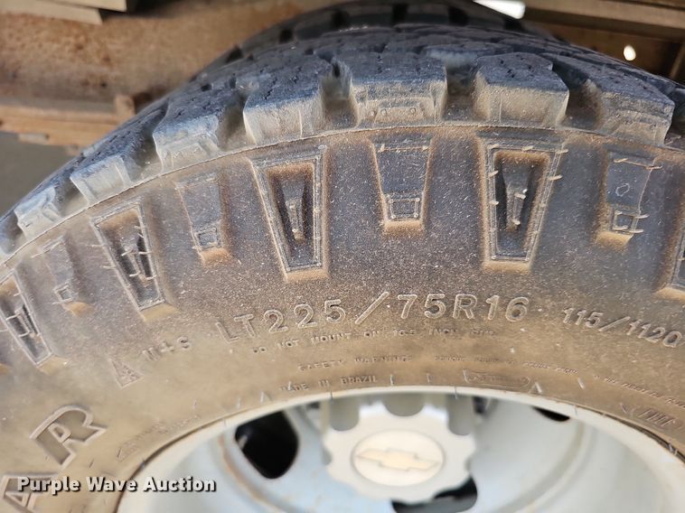 image for item MD9871 2006 Chevrolet Express G3500  box truck