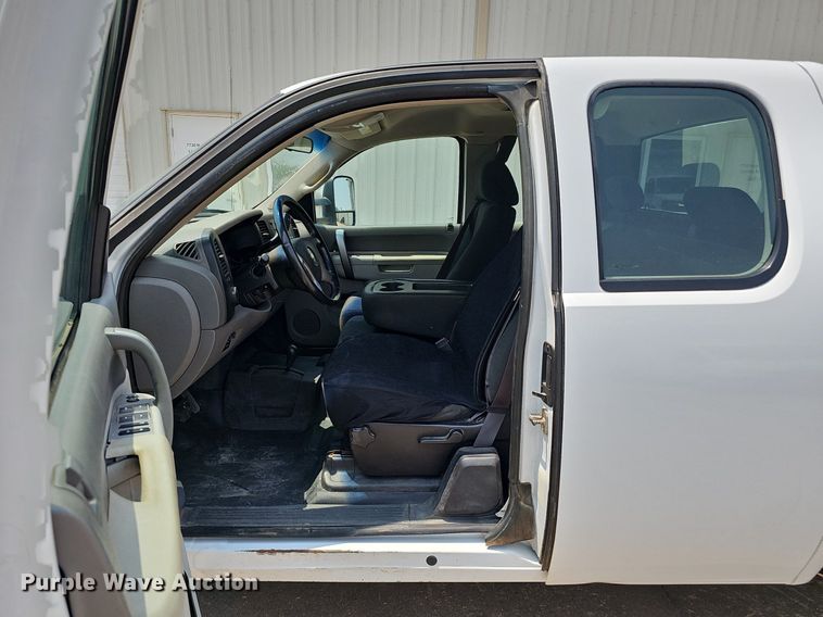 image for item MD9872 2012 Chevrolet Silverado 1500 LT  Ext. Cab pickup truck