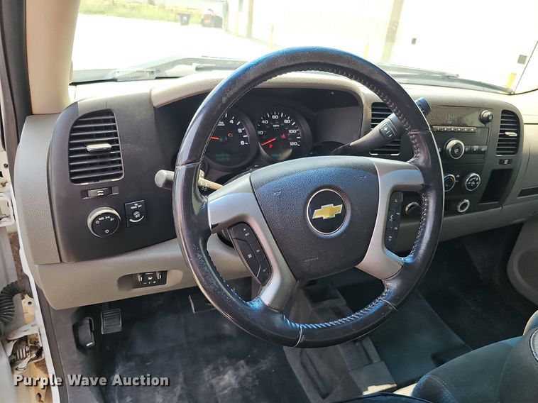 image for item MD9872 2012 Chevrolet Silverado 1500 LT  Ext. Cab pickup truck