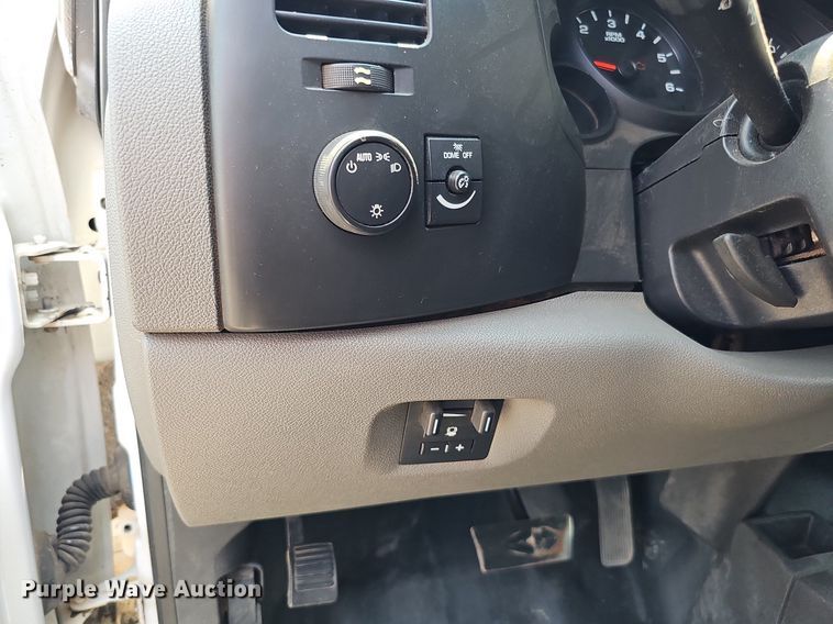 image for item MD9872 2012 Chevrolet Silverado 1500 LT  Ext. Cab pickup truck