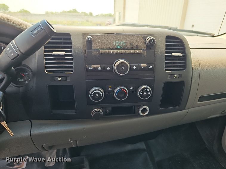 image for item MD9872 2012 Chevrolet Silverado 1500 LT  Ext. Cab pickup truck