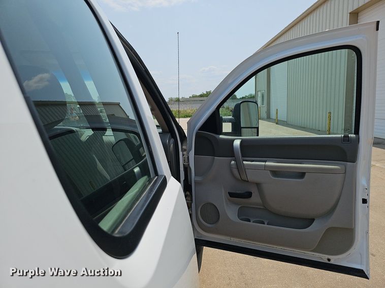 image for item MD9872 2012 Chevrolet Silverado 1500 LT  Ext. Cab pickup truck