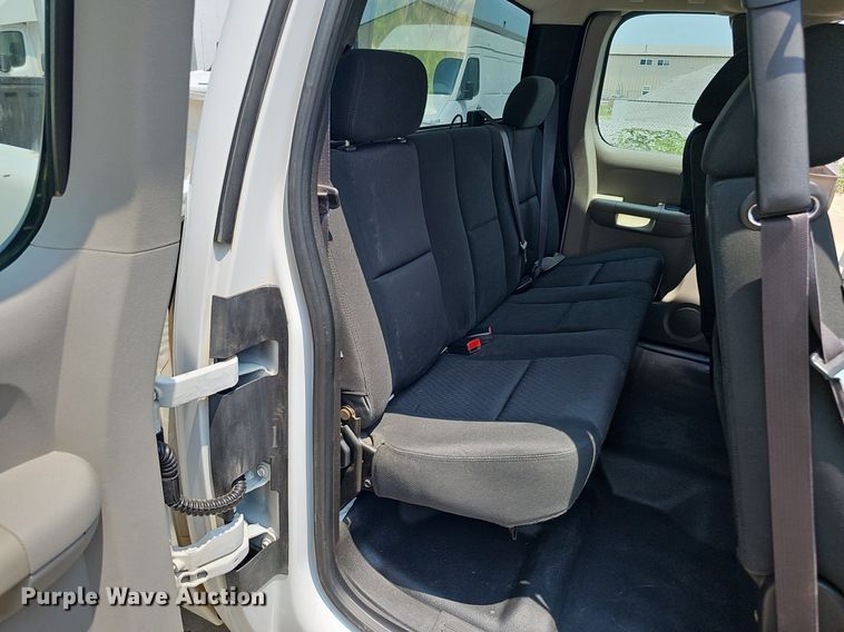 image for item MD9872 2012 Chevrolet Silverado 1500 LT  Ext. Cab pickup truck