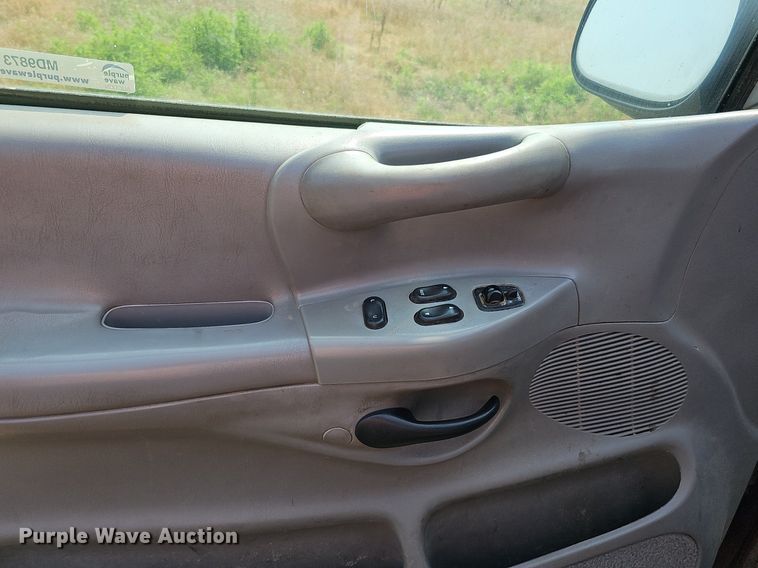 image for item MD9873 1997  Ford F150 XLT  pickup truck